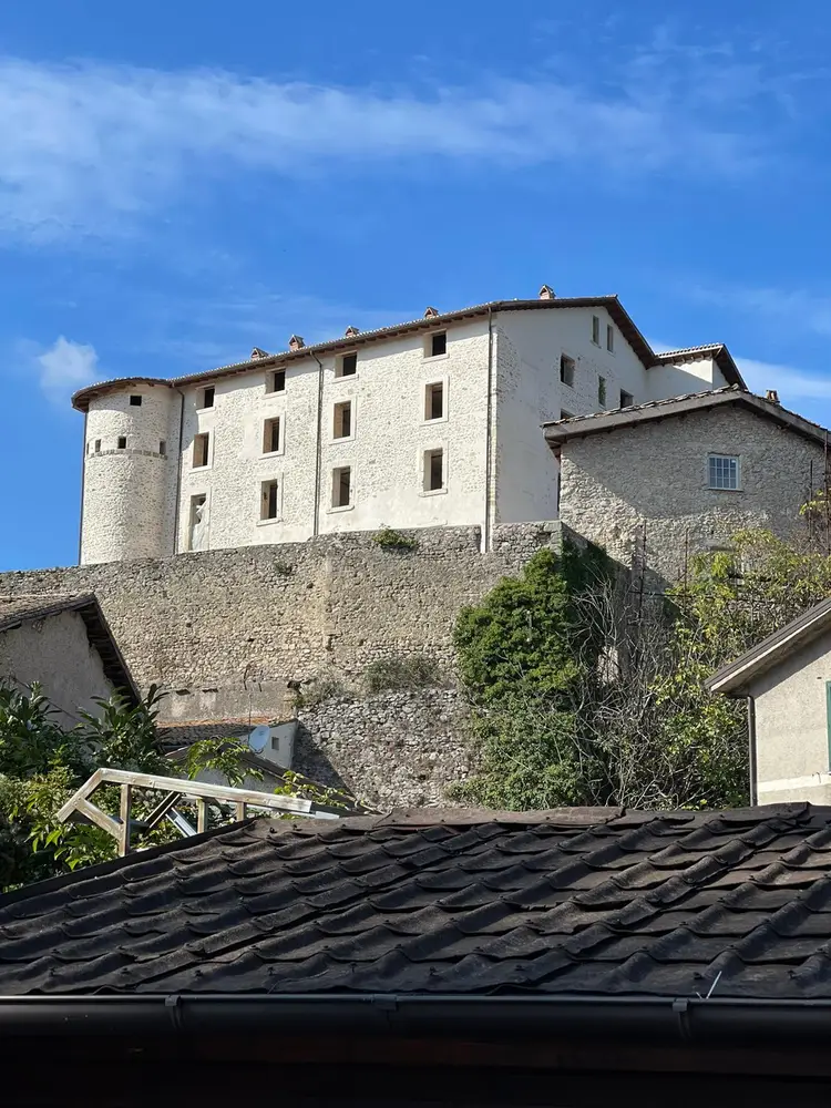 Schreinerei aus laminiertem Holz: Schloss, Riofreddo, Italien