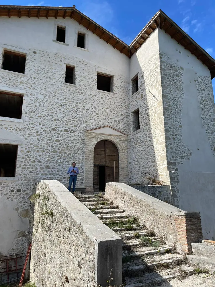 Schreinerei aus laminiertem Holz: Schloss, Riofreddo, Italien