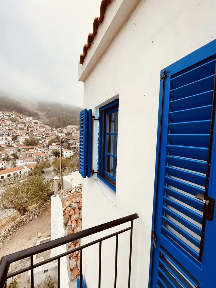 Schreinerei aus laminiertem Holz: Wohngebäude, Insel Samothraki, Griechenland