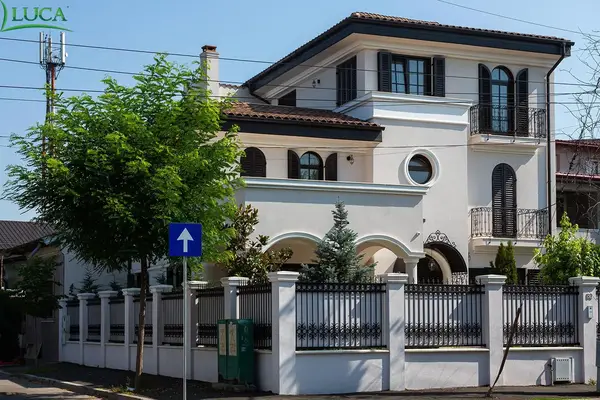 Schreinerei aus laminiertem Holz: Privates Gebäude, Berceni, Bukarest