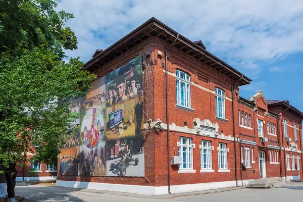 Schreinerei aus laminiertem Holz: Technische Militärakademie, Bukarest, Rumänien